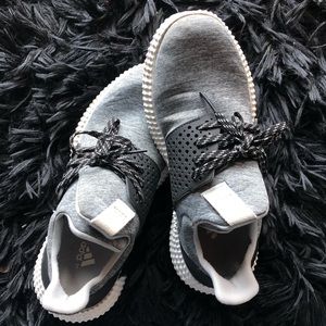 GREY ADIDAS WOMEN’s SNEAKERS